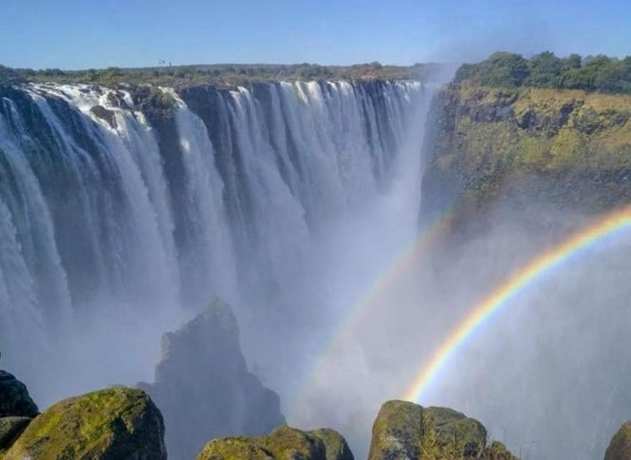 Chitova'S Guesthouse Victoria Falls Extérieur photo